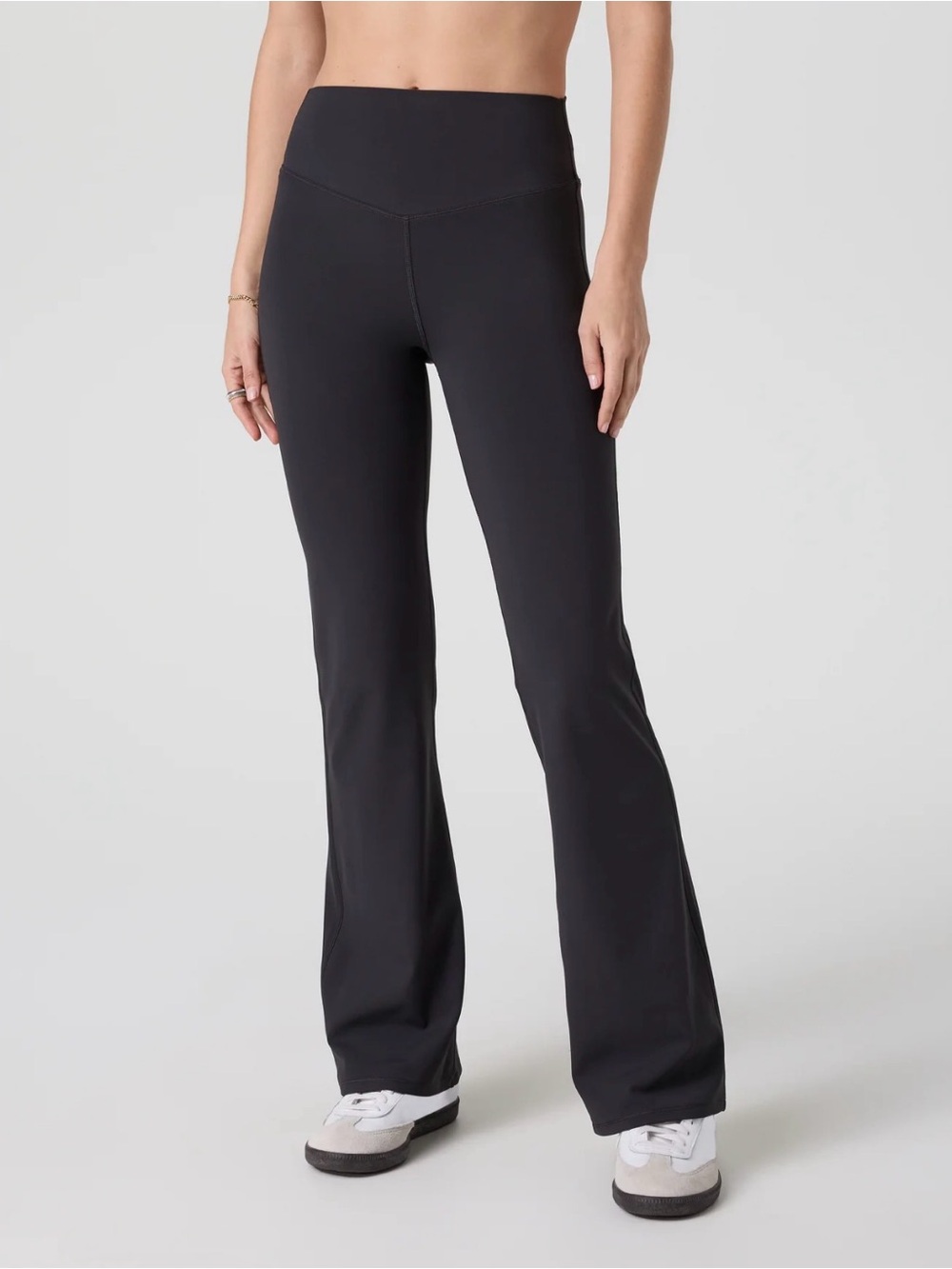Vuori Chilled Out Bootcut Leggings sz M